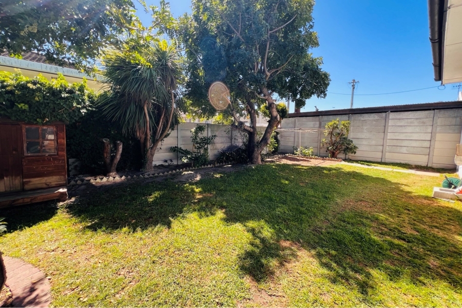 To Let 4 Bedroom Property for Rent in Goodwood Estate Western Cape